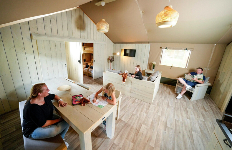 Living room 2, Luxuszelt im Serengeti Park, Heidekreis
