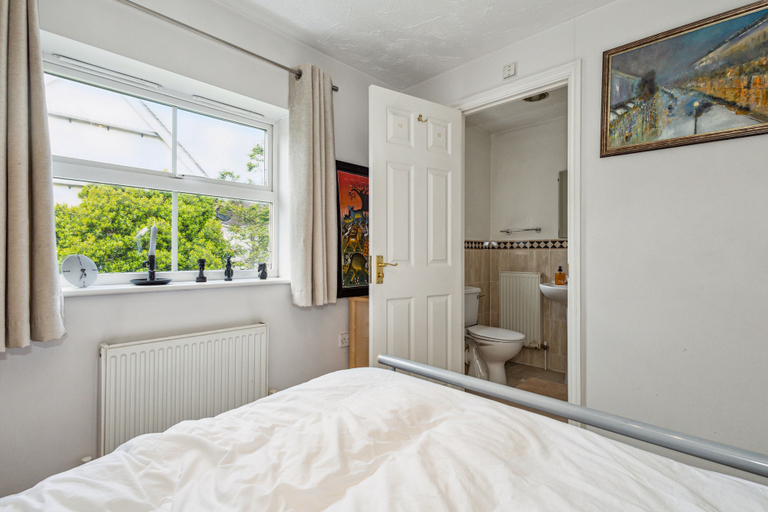 Room 4, Urban Oasis - Modern 2B/2B Retreat Near Nature, Essex