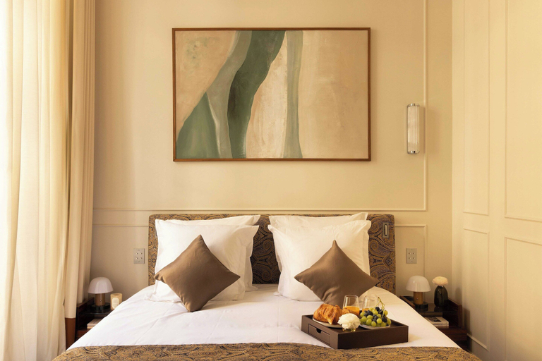 Room 5, Palais Bourbon Hotel - Suite 21- 4P - Invalides, Paris