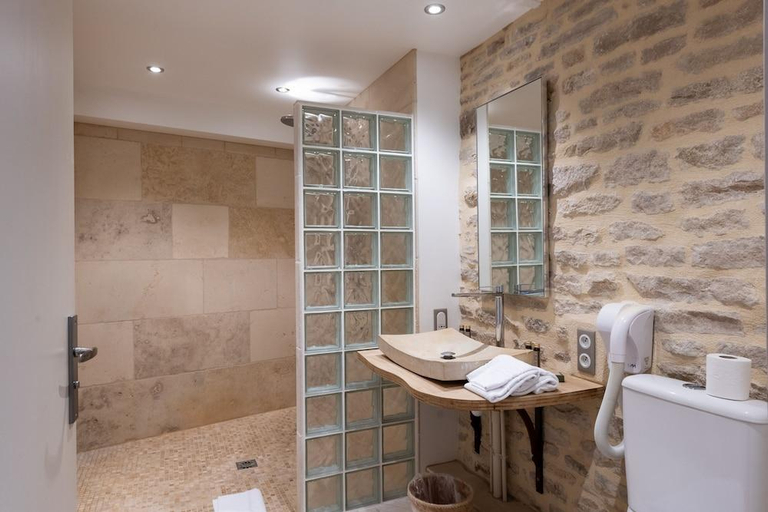 Bathroom 5, Hôtel des Tonneliers, Côte-d'Or