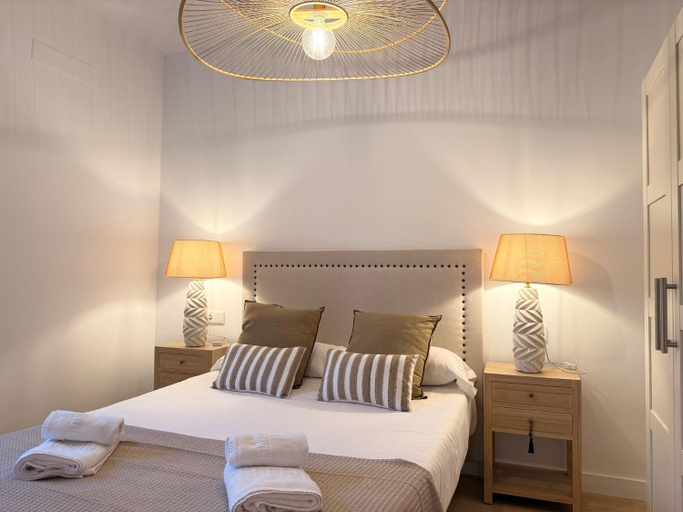 Bedroom 4, Life Apartments Alameda Colon, Málaga