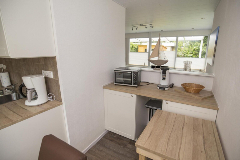 Private kitchen 2, Comfortable Holiday Bungalow for 5, Zijpe