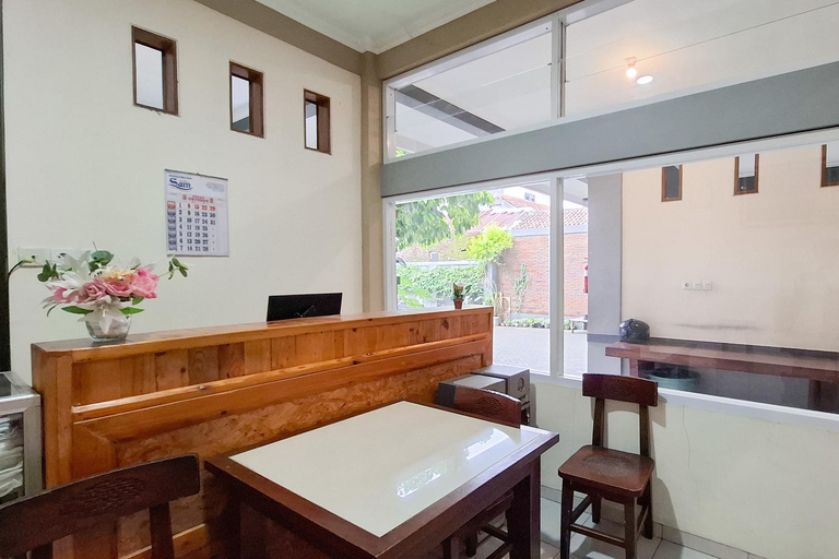 Public Area, RedDoorz Syariah @ Jalan Panglima Sudirman Probolinggo, Probolinggo