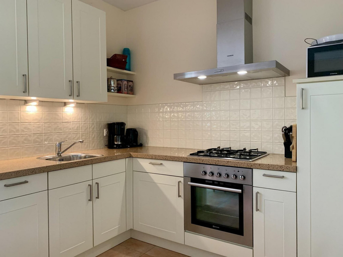 Private kitchen, Comfortable Family Bungalow Near Beach, Zijpe