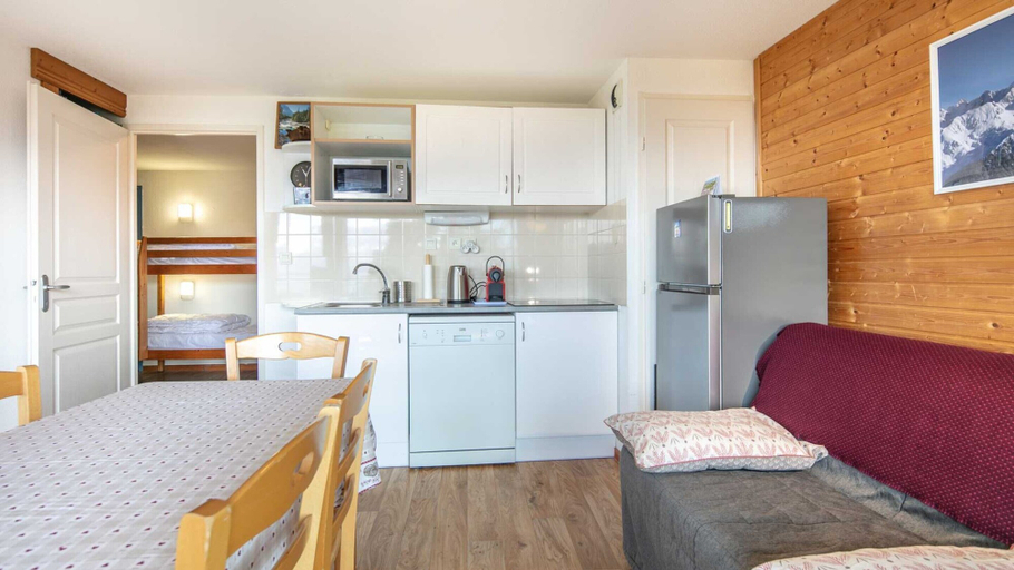 Private kitchen, Mountain Apartment in Chamrousse, Isère