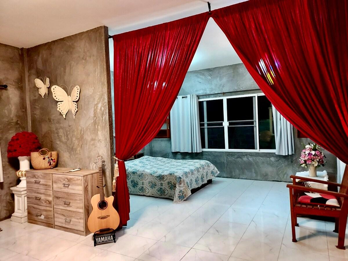Bedroom, Red Lamp House, Doi Saket
