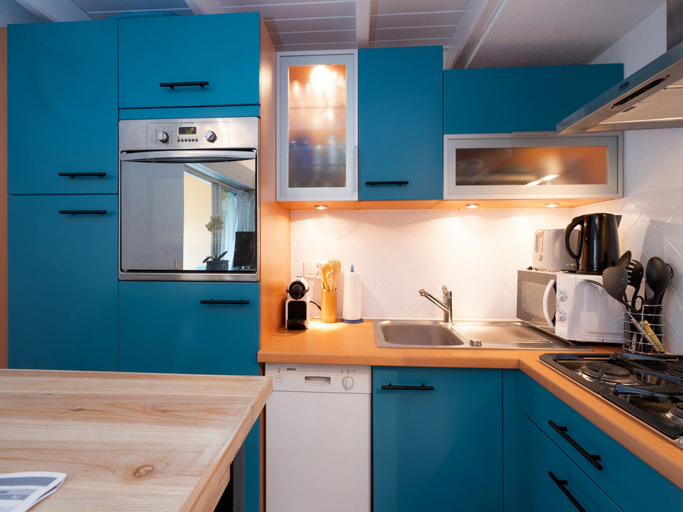 Private kitchen, Stylish Seaside Stay in Agde, Hérault