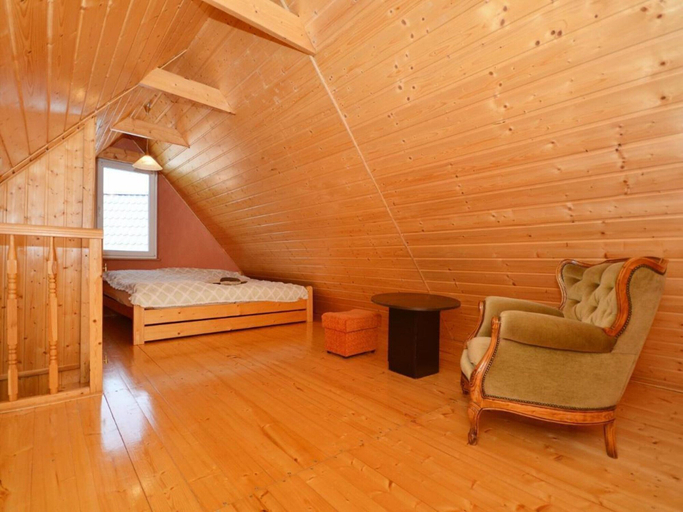 Room 2, Spacious and Comfortable Holiday Homes With Pool, Sławno