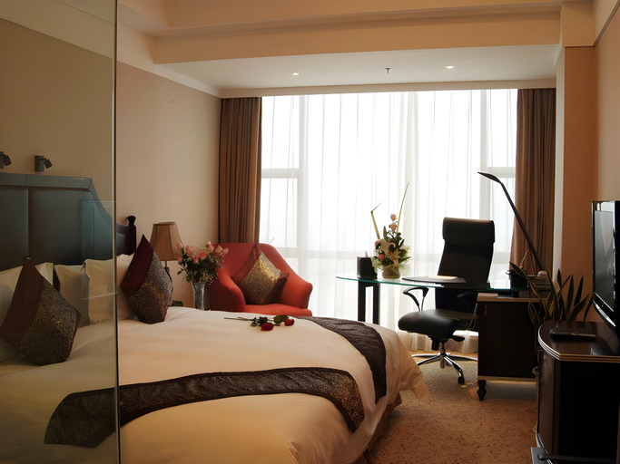 Bedroom 2, Qingdao Grand Hoya Hotel, Qingdao