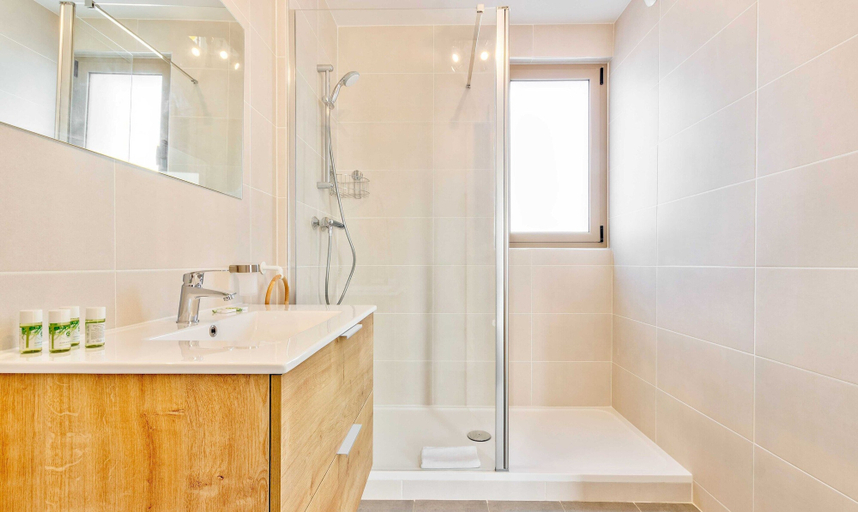 Bathroom 5, Modern Apt With Balcony-6p-close to Disney/paris, Val-de-Marne