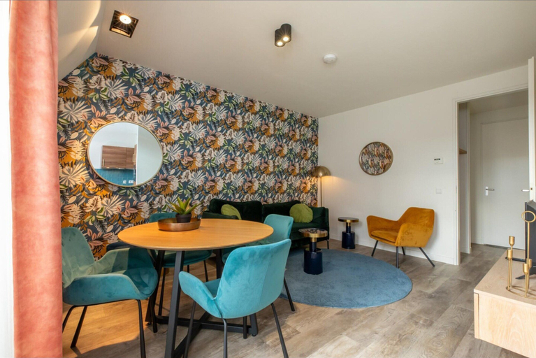 Dining 5, Coastal Holiday Base in Zoutelande for 4, Veere