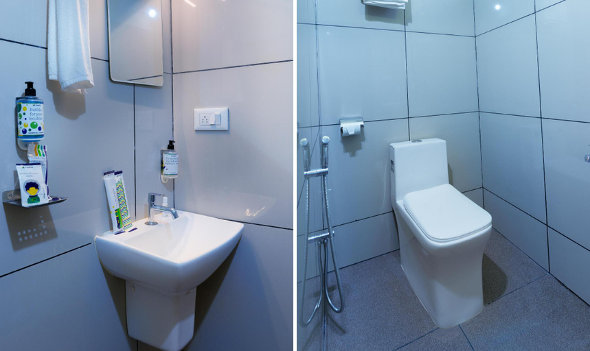 Bathroom 3, Treebo Airsuit, Ernakulam