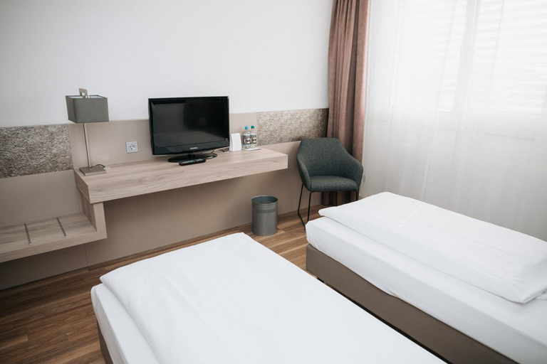 Bedroom 4, Feringapark Hotel by Coffee Fellows Hotels, München