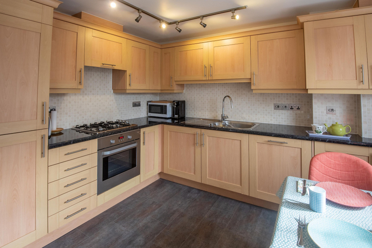 Private kitchen 2, Modern 2-Bed Flat In Tavistock Centre, Devon