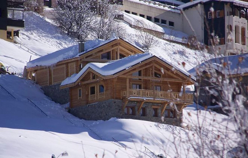 Exterior 5, Chalet With a Fireplace at 500m From ski Lift, Isère