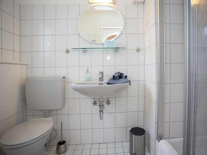 Bathroom 3, Gemutliche Wohnung Nahe Zentrum und Skigebiet, Hochsauerlandkreis