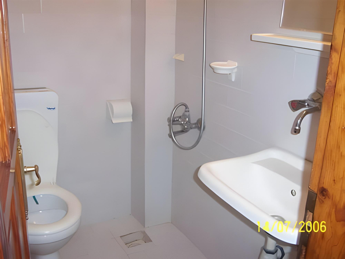 Bathroom 3, Hamarat Otel, Kaş