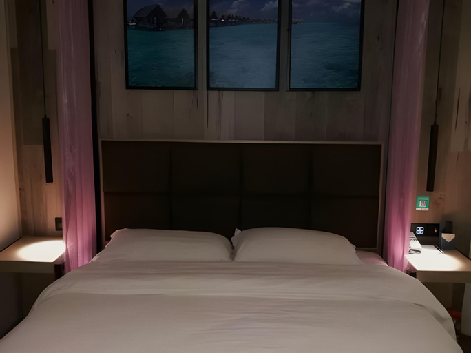 Bedroom 2, Qingdao Elegance Hotel, Qingdao