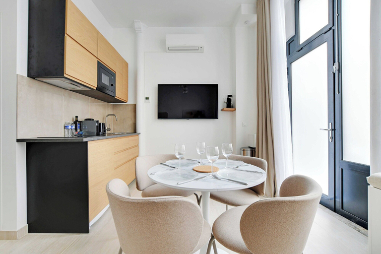 Dining 5, Studio Moderne - AC- 4P- Champ-de-mars, Paris