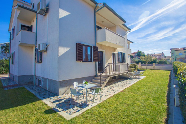 Others 5, Punta B, Poreč