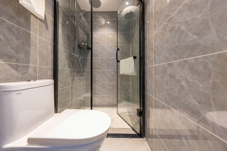 Bathroom 3, Shell Hotel Gansu Lanzhou Qilihe District Xihu Unit, Lanzhou