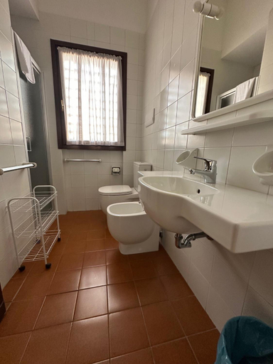 Bathroom 2, Villaggio Barbara, Brescia
