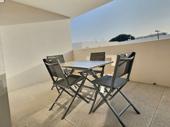 Balcony 2, Studio in Valras-plage Near Sandy Beach, Hérault