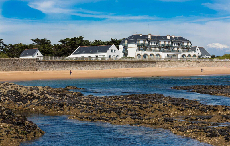 Beach, Chic Parkside Apartment, Loire-Atlantique