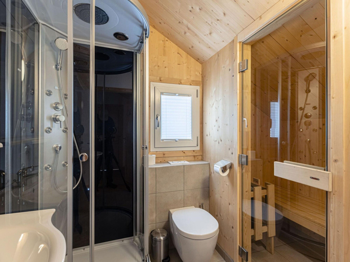 Bathroom 4, Lush chalet with hot tub, Murau