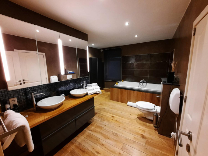 Others 4, Le Clos des Thermes Suites de Luxe avec wellness privatif, Liège