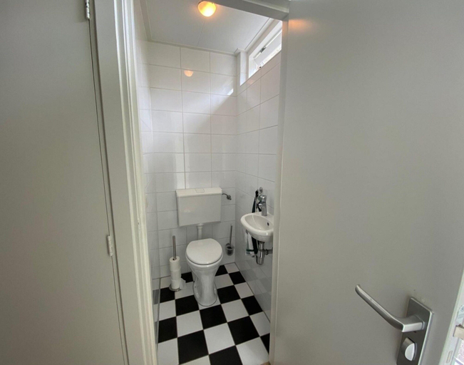 Bathroom 5, Lovely Bungalow With Huge Garden, Zijpe