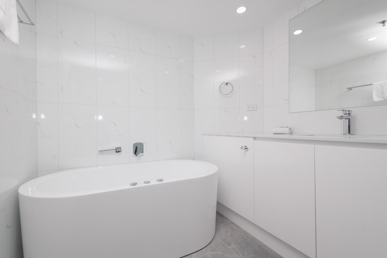 Bathroom 5, Burleigh Surf, Gold Coast