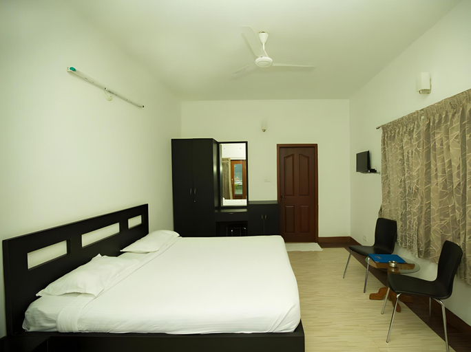 Bedroom 1, Mount 'n' Mist Hotel, The Nilgiris
