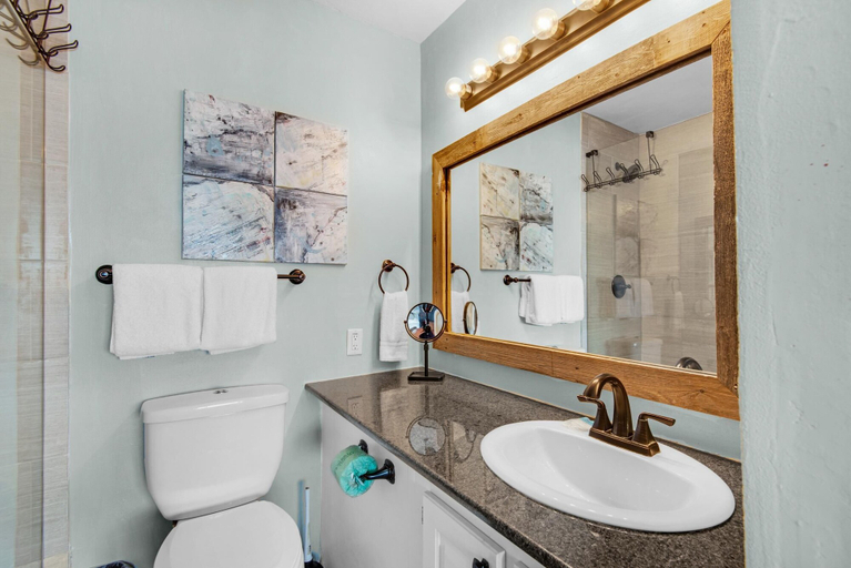 Bathroom 3, Pinnacle Port A-910, Bay