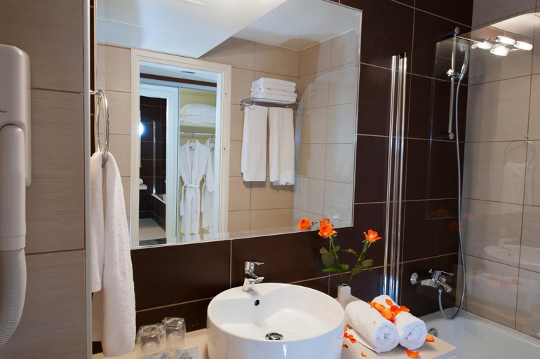 Bathroom, Grand Hotel Holiday Resort, Crete