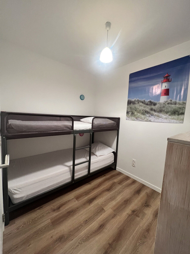 Others 3, Sleek Stay by the Sea, West-Vlaanderen