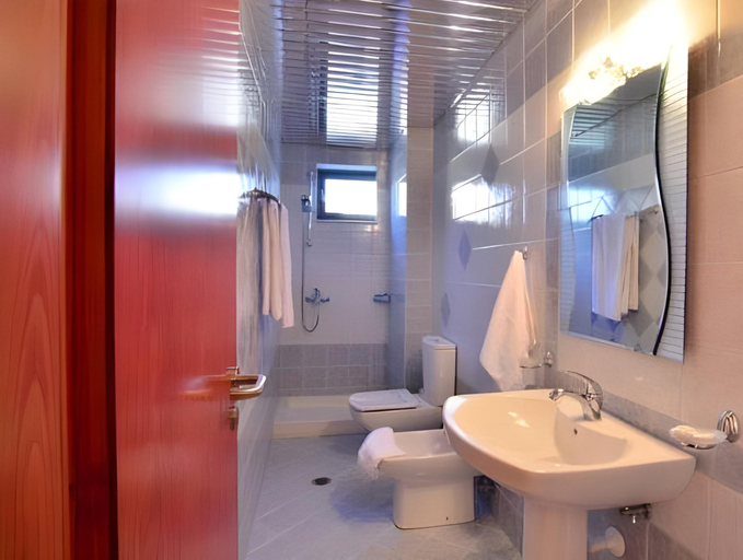 Bathroom 4, Hotel Saranda International, Sarandës