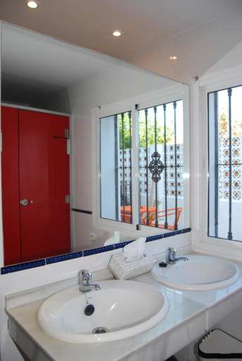 Bathroom 4, La Moraga de Poniente Malaga Hostel, Málaga