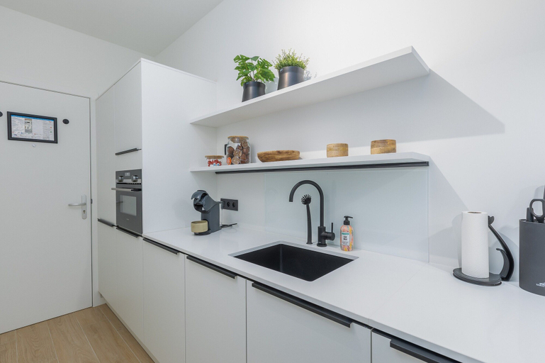 Private kitchen 2, Newly Built Studio on 1st Floor With Terrace, West-Vlaanderen