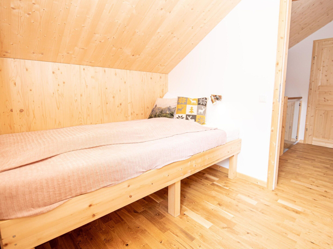Bedroom 2, Elegant Chalet Near Ski-slopes, Murtal