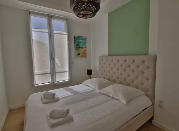 Room, Apartment in Antibes Near Sandy Beaches, Alpes-Maritimes
