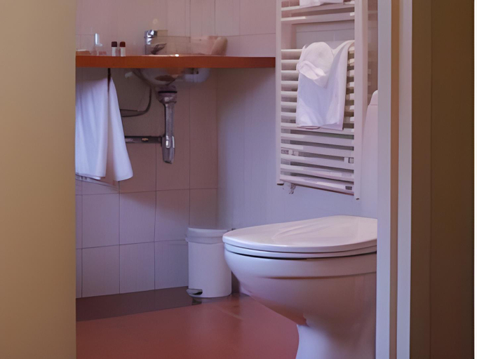Bathroom 3, Restaurant-Hotel de Watergeus, Nieuwkoop