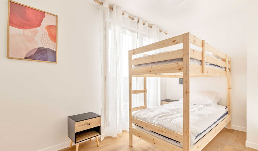 Room 4, Modern Apt With Balcony-6p-close to Disney/paris, Val-de-Marne