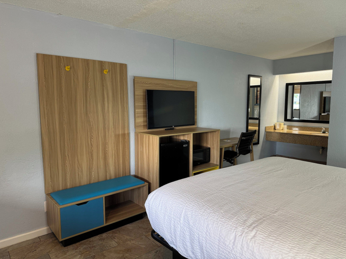 Others 3, Days Inn by Wyndham Charlotte University, Mecklenburg