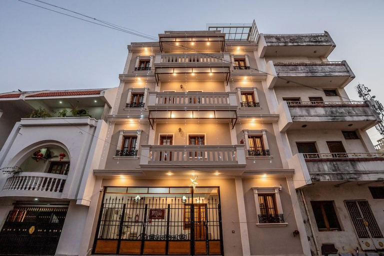 Exterior & Views
