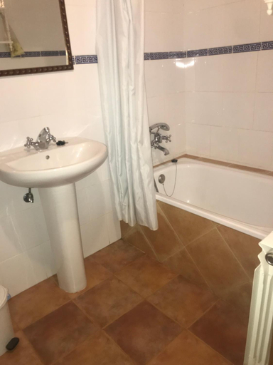 Bathroom, Posada vinueva, Cantabria