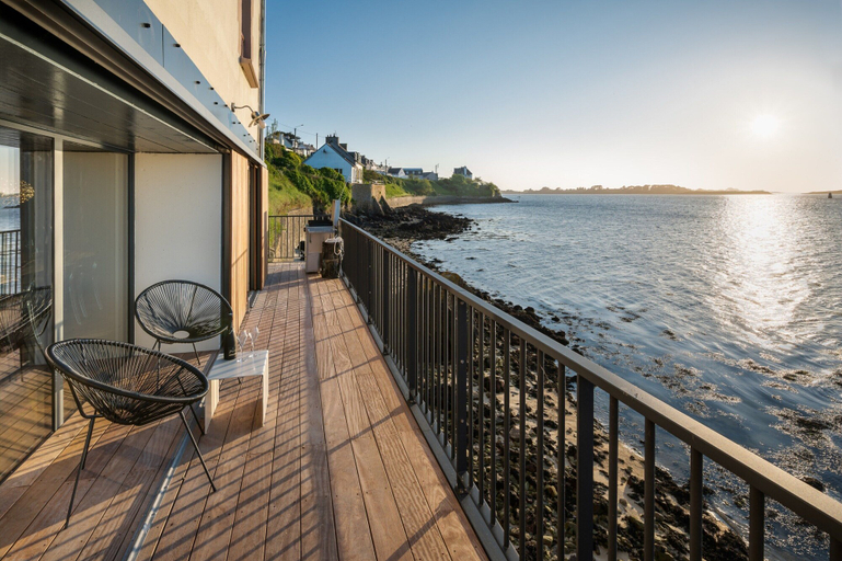Terrace/patio 3, Apartment in Landéda with Beachfront Views, Finistère