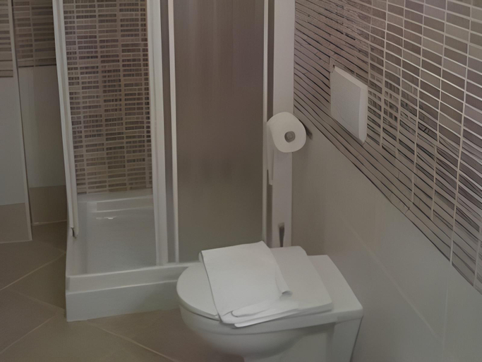 Bathroom 4, Hotel Rado, Venezia
