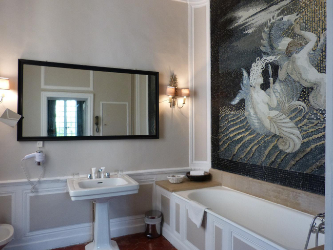 Bathroom 4, Chateau d'Arpaillargues - TERITORIA, Gard