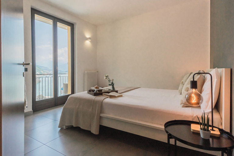 Room 4, Harmony on the Lake by Rent all Como, Como